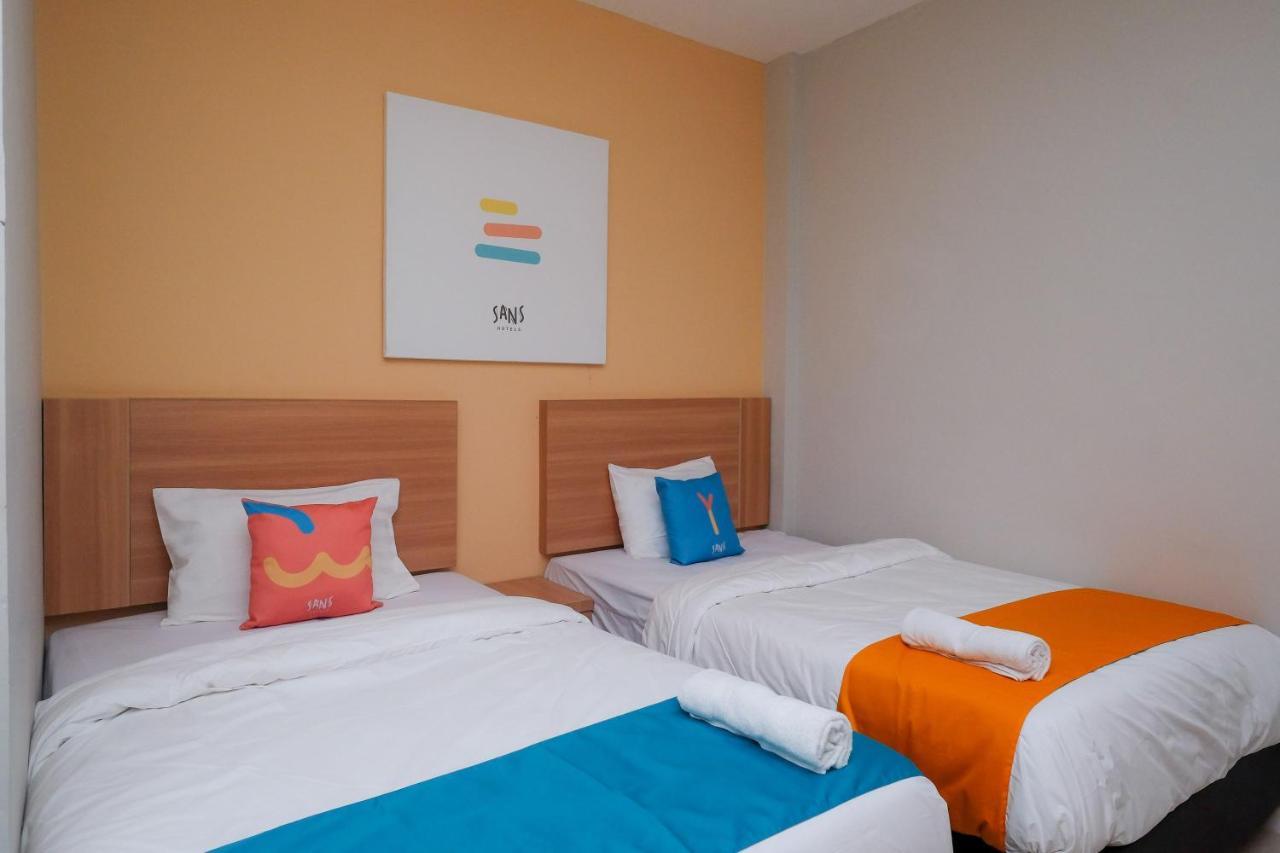 Sans Hotel Tiga Putri Semarang By Reddoorz Exterior photo