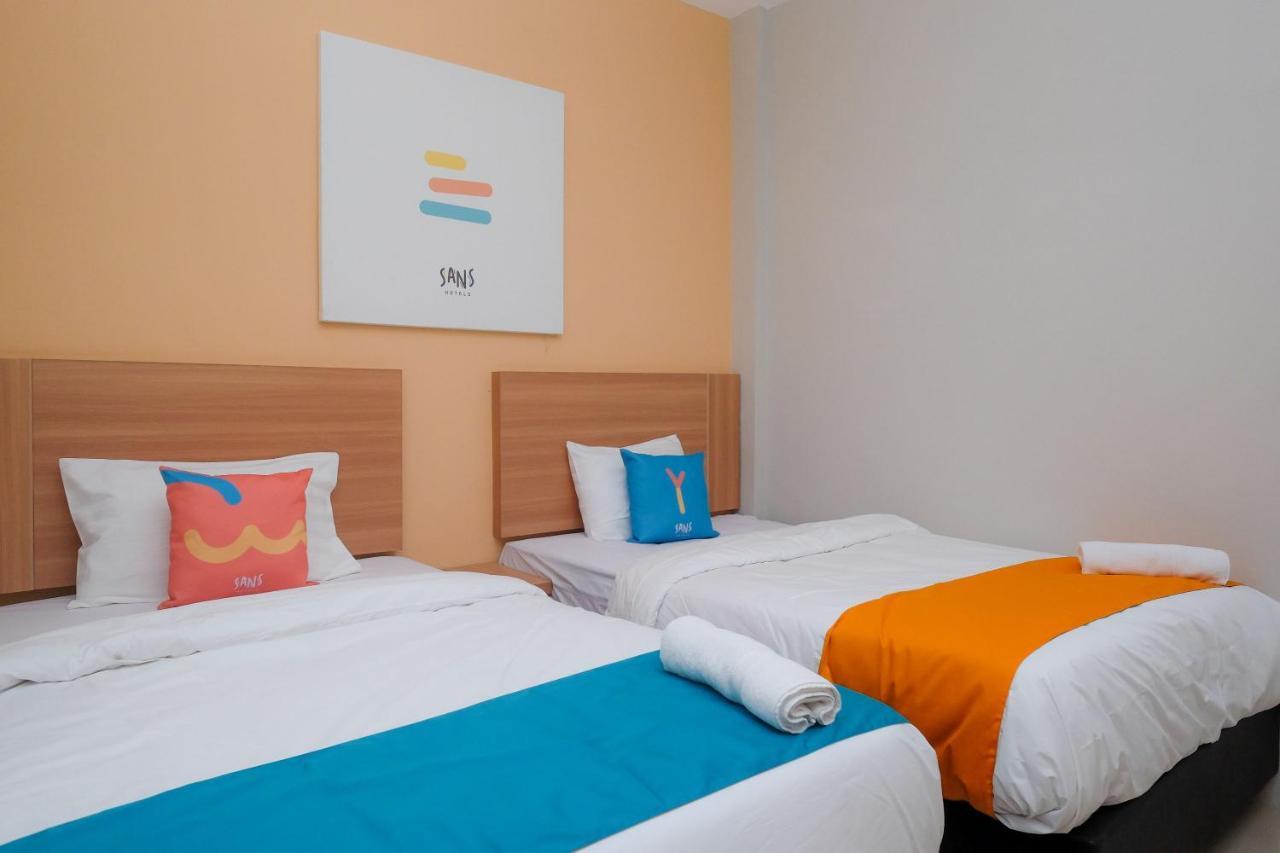Sans Hotel Tiga Putri Semarang By Reddoorz Exterior photo