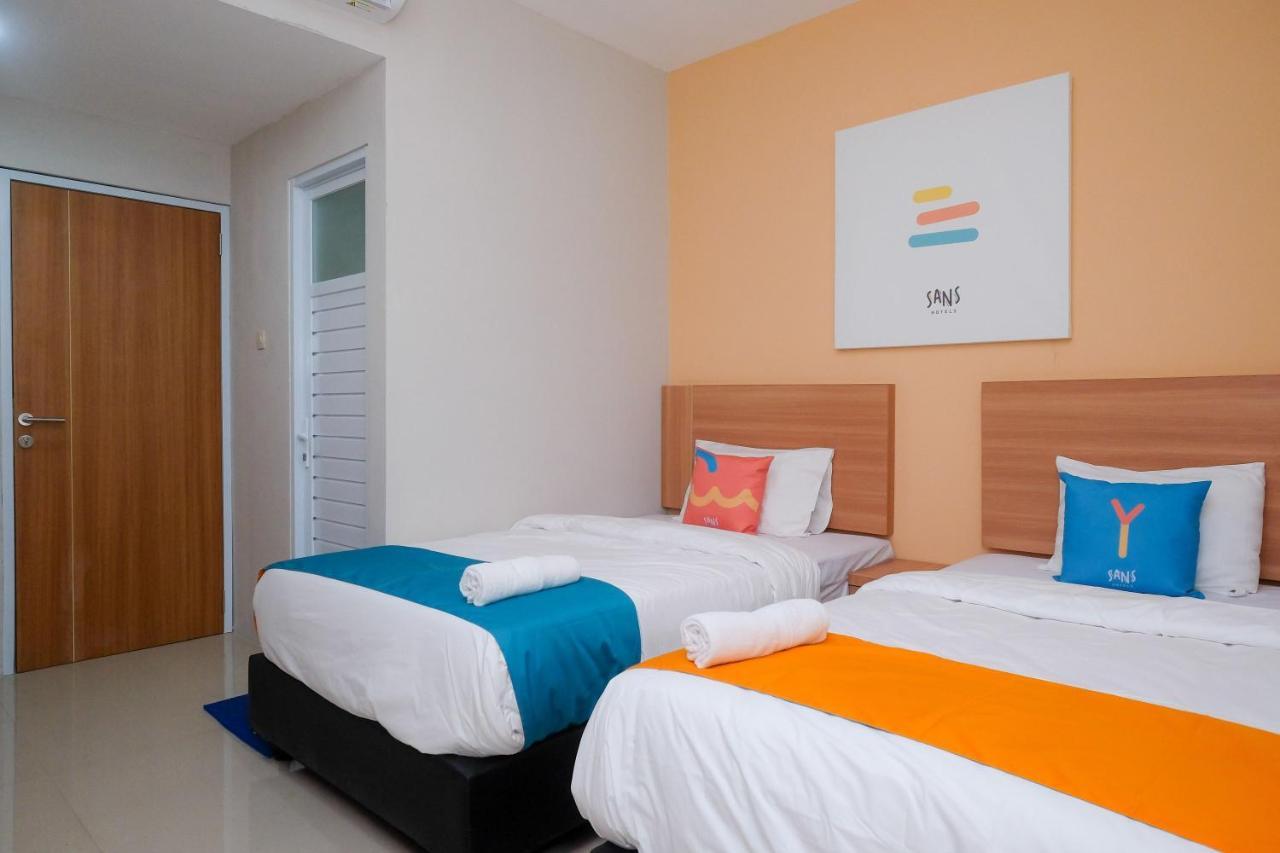 Sans Hotel Tiga Putri Semarang By Reddoorz Exterior photo