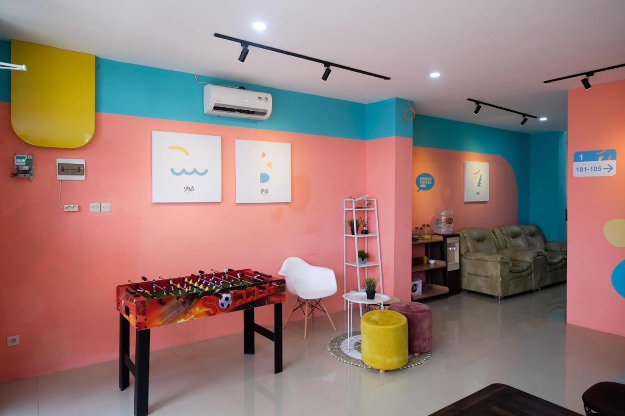 Sans Hotel Tiga Putri Semarang By Reddoorz Exterior photo