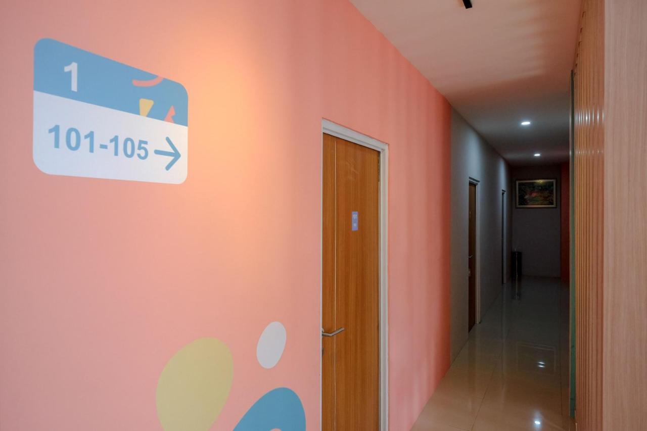 Sans Hotel Tiga Putri Semarang By Reddoorz Exterior photo