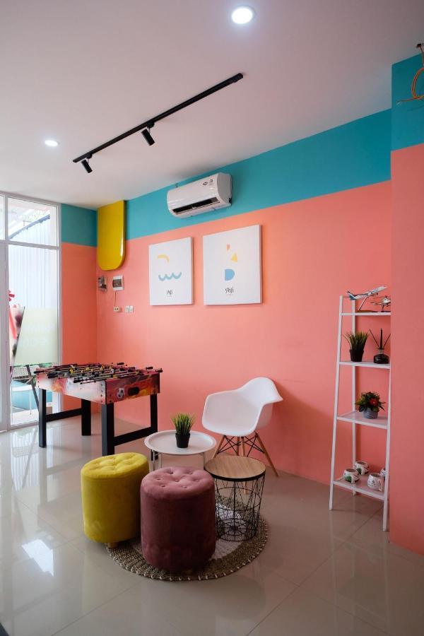 Sans Hotel Tiga Putri Semarang By Reddoorz Exterior photo
