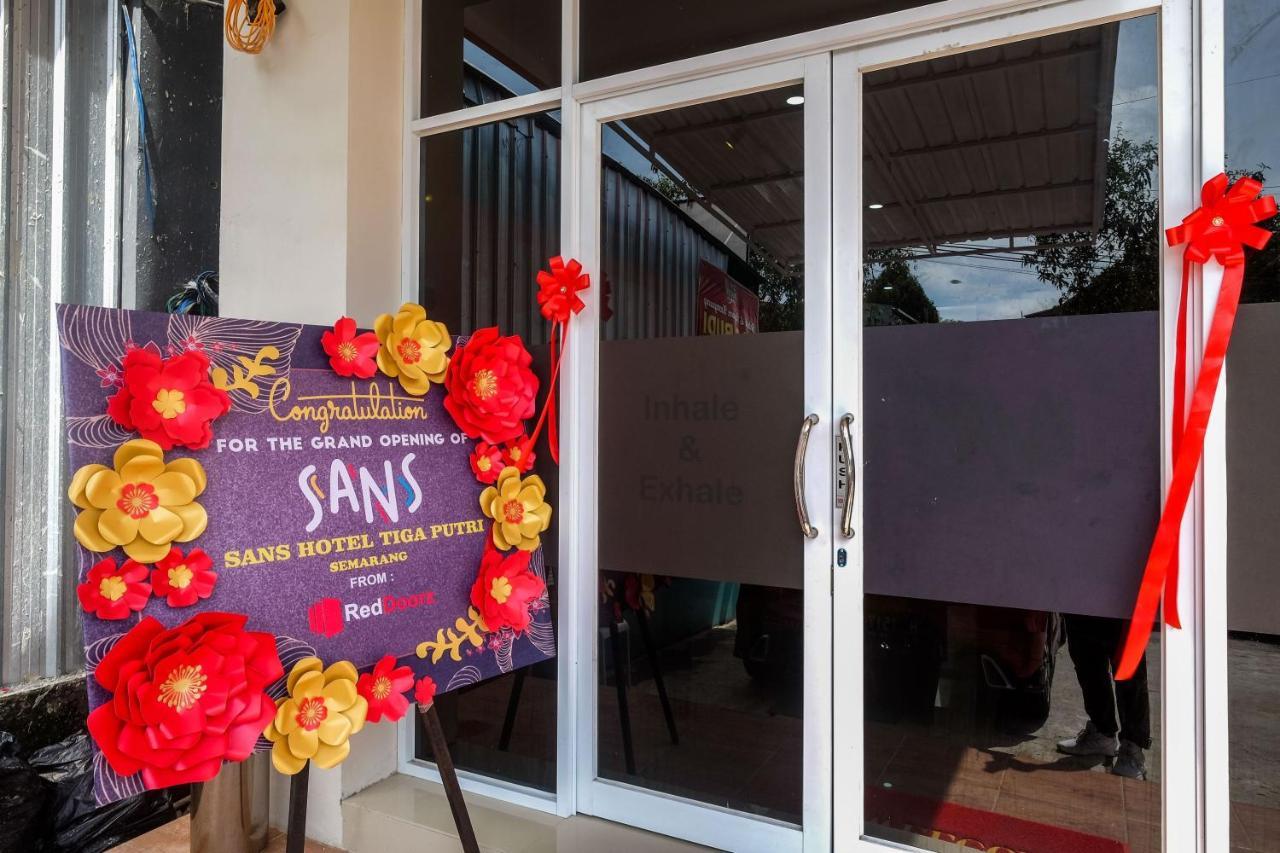 Sans Hotel Tiga Putri Semarang By Reddoorz Exterior photo